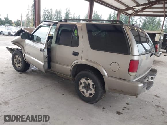 ✅ 2002 Chevrolet Blazer LS • VIN: 1GNDT13W12K213696 • Lot: 43768692. Listed on IAAI with 160,269 mi. Free auction sales archive from the USA and detailed vehicle history report at DreamBid. Image 3.