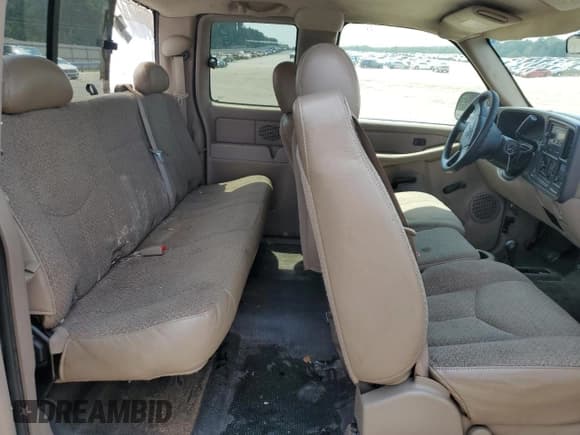 ✅ 2006 Chevrolet Silverado 2500HD Work Truck • VIN: 1GCHK29UX6E241591 • Lot: 68524904. Wystawiony na Copart z przebiegiem 222 895 mil. Bezpłatny archiwum sprzedaży aukcyjnych z USA i szczegółowy raport historii pojazdu na DreamBid. Zdjęcie 11.