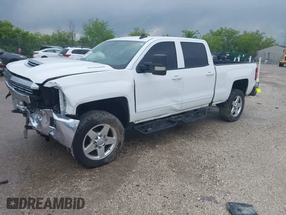 ✅ 2018 Chevrolet Silverado 2500HD LT • VIN: 1GC1KVEY8JF225582 • Lot: 42423640. Listed on IAAI with 160,666 mi. Free auction sales archive from the USA and detailed vehicle history report at DreamBid. Image 2.