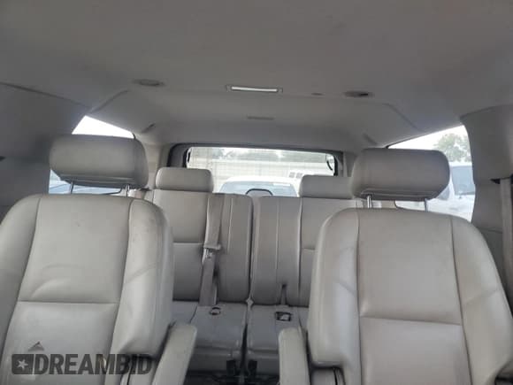 ✅ 2010 Chevrolet Suburban LTZ • VIN: 1GNUKKE36AR216773 • Lot: 74616484. Wystawiony na Copart z przebiegiem 247 900 mil. Bezpłatny archiwum sprzedaży aukcyjnych z USA i szczegółowy raport historii pojazdu na DreamBid. Zdjęcie 10.