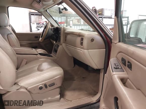 ✅ 2004 Chevrolet Suburban LT • VIN: 3GNFK16Z44G298982 • Лот: 43628747. Опубликован ранее на IAAI с пробегом 236 302 миль. Бесплатный доступ к архиву аукционных продаж из США и подробный отчёт об истории автомобиля на DreamBid. Изображение 5.