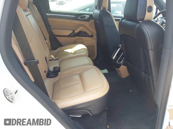 ✅ 2017 Porsche Cayenne • VIN: WP1AA2A2XHKA87790 • Lot: 42740405. Wystawiony na IAAI z przebiegiem 137 493 mil. Bezpłatny archiwum sprzedaży aukcyjnych z USA i szczegółowy raport historii pojazdu na DreamBid. Zdjęcie 8.