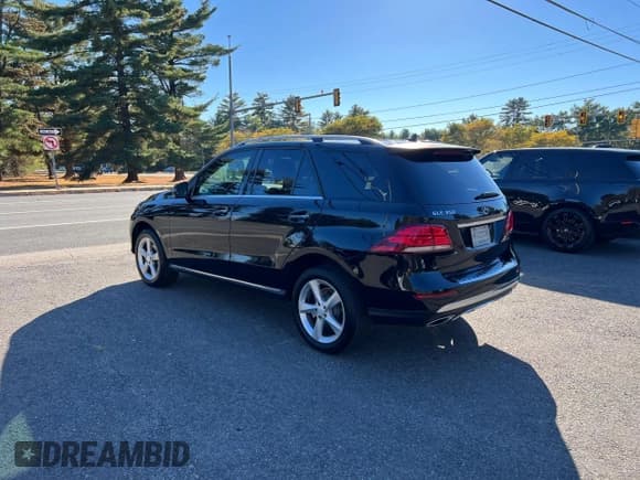 ✅ 2016 Mercedes-Benz GLE 350 • VIN: 4JGDA5JB9GA674367 • Lot: 92944075. Wystawiony na Copart z przebiegiem 103 984 mil. Bezpłatny archiwum sprzedaży aukcyjnych z USA i szczegółowy raport historii pojazdu na DreamBid. Zdjęcie 3.
