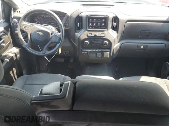 ✅ 2021 Chevrolet Silverado 1500 Custom • VIN: 1GCPYBEK4MZ262988 • Lot: 68258784. Wystawiony na Copart z przebiegiem 44 914 mil. Bezpłatny archiwum sprzedaży aukcyjnych z USA i szczegółowy raport historii pojazdu na DreamBid. Zdjęcie 8.