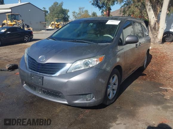 ✅ 2014 Toyota Sienna LE AAS • VIN: 5TDKK3DC5ES464205 • Lot: 43066275. Listed on IAAI with 194,999 mi. Free auction sales archive from the USA and detailed vehicle history report at DreamBid. Image 19.
