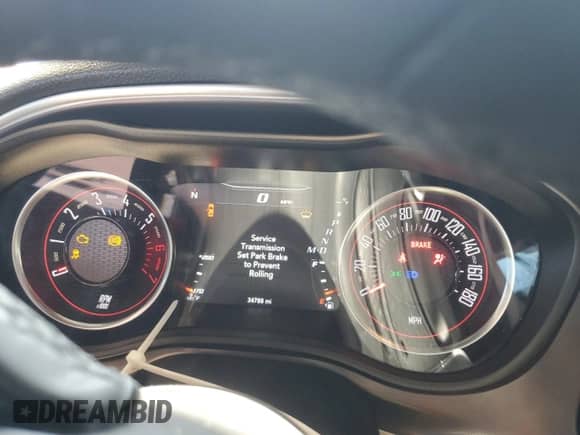 2022 Dodge Challenger R/T Scat Pack z VIN 2C3CDZFJ1NH215058, wystawiony jako Copart lot #84061825 z przebiegiem 34 788 mil mil oraz Szkoda całkowita • Salvage title. Historia ofert i sprzedaży dostępna na DreamBid. Obrazek 9.