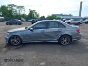 ✅ 2012 Mercedes-Benz C 300 Sport • VIN: WDDGF8BB7CR201054 • Lot: 42240771. Wystawiony na IAAI z przebiegiem 171 416 mil. Bezpłatny archiwum sprzedaży aukcyjnych z USA i szczegółowy raport historii pojazdu na DreamBid. Zdjęcie 13.
