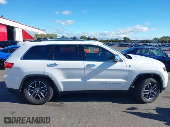 2018 Jeep Grand Cherokee Sterling z VIN 1C4RJFBGXJC267146, wystawiony jako IAAI lot #43411533 z przebiegiem 58 843 mil mil oraz . Historia ofert i sprzedaży dostępna na DreamBid. Obrazek 13.