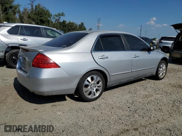 ✅ 2007 Honda Accord LX • VIN: 1HGCM56497A081983 • Lot: 93034045. Listed on Copart with 244,531 mi. Free auction sales archive from the USA and detailed vehicle history report at DreamBid. Image 3.