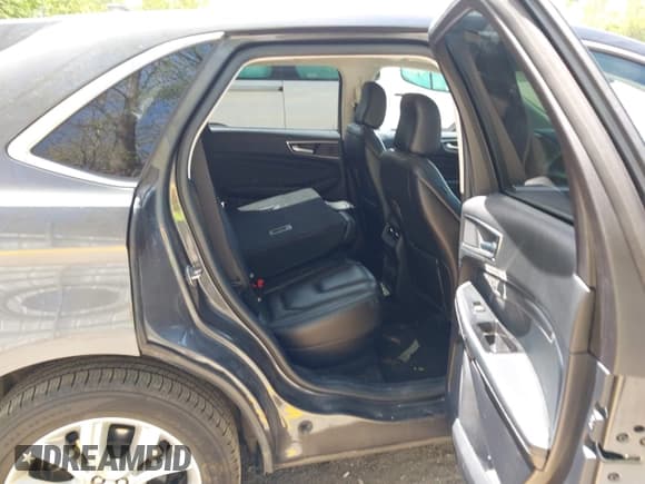 ✅ 2020 Ford Edge Titanium • VIN: 2FMPK4K96LBA56972 • Lot: 42246224. Wystawiony na IAAI z przebiegiem 109 463 mil. Bezpłatny archiwum sprzedaży aukcyjnych z USA i szczegółowy raport historii pojazdu na DreamBid. Zdjęcie 8.