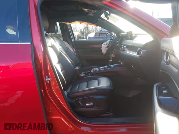 ✅ 2022 Mazda CX-5 Signature • VIN: JM3KFBXY2N0632267 • Lot: 41355678. Wystawiony na IAAI z przebiegiem 40 624 mil. Bezpłatny archiwum sprzedaży aukcyjnych z USA i szczegółowy raport historii pojazdu na DreamBid. Zdjęcie 5.