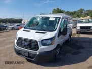 ✅ 2019 Ford Transit • VIN: 1FTYR1ZM2KKA59045 • Lot: 40299644. Wystawiony na IAAI z przebiegiem 89 518 mil. Bezpłatny archiwum sprzedaży aukcyjnych z USA i szczegółowy raport historii pojazdu na DreamBid. Zdjęcie 2.
