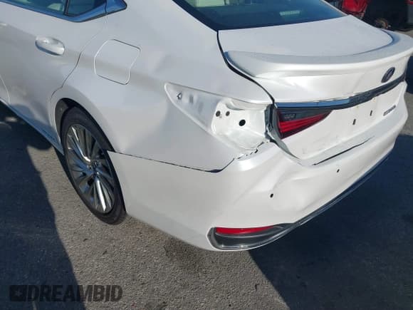 ✅ 2022 Lexus ES 300h Luxury • VIN: 58AEA1C14NU021371 • Лот: 41831043. Опубликован ранее на IAAI с пробегом 10 690 миль. Бесплатный доступ к архиву аукционных продаж из США и подробный отчёт об истории автомобиля на DreamBid. Изображение 6.