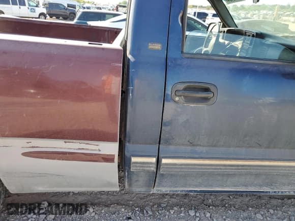 ✅ 2001 Chevrolet Silverado 1500 • VIN: 1GCEC14W81Z109983 • Лот: 71673404. Опубликован ранее на Copart с пробегом 215 285 миль. Бесплатный доступ к архиву аукционных продаж из США и подробный отчёт об истории автомобиля на DreamBid. Изображение 10.