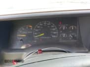 ✅ 1995 GMC Sierra 1500 • VIN: 1GTEC14K9SZ528472 • Lot: 42264927. Wystawiony na IAAI z przebiegiem 108 792 mil. Bezpłatny archiwum sprzedaży aukcyjnych z USA i szczegółowy raport historii pojazdu na DreamBid. Zdjęcie 7.