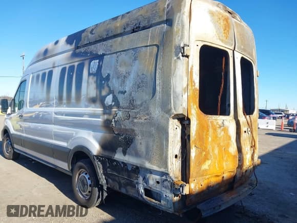 ✅ 2021 Ford Transit Cargo • VIN: 1FTBR3X8XMKA22125 • Lot: 41290965. Wystawiony na IAAI z przebiegiem Nie podano. Bezpłatny archiwum sprzedaży aukcyjnych z USA i szczegółowy raport historii pojazdu na DreamBid. Zdjęcie 3.