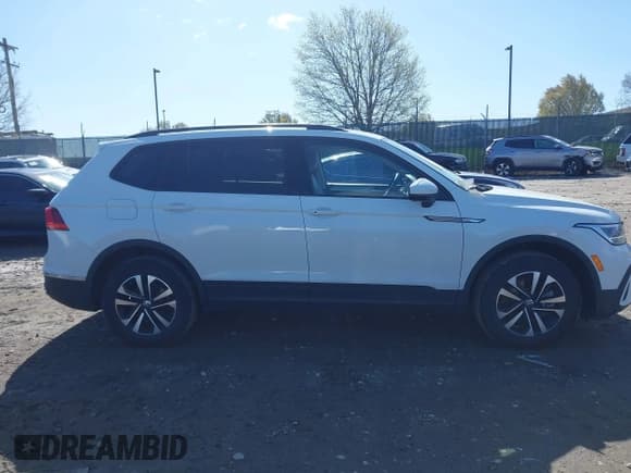 ✅ 2024 Volkswagen Tiguan S • VIN: 3VVFB7AX7RM063715 • Lot: 41974650. Wystawiony na IAAI z przebiegiem 23 374 mil. Bezpłatny archiwum sprzedaży aukcyjnych z USA i szczegółowy raport historii pojazdu na DreamBid. Zdjęcie 12.