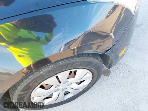 2014 Chevrolet Cruze LS with VIN 1G1PA5SH3E7487276, listed as a IAAI auction lot 43405712 with 188,002 mi miles and . Bid and sale history available at DreamBid. Image 12.