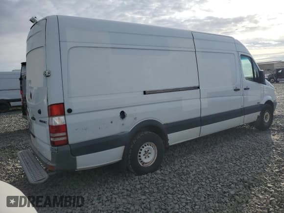 ✅ 2011 Mercedes-Benz Sprinter Cargo • VIN: WD3PE8CB1B5587496 • Lot: 75341714. Wystawiony na Copart z przebiegiem Nie podano. Bezpłatny archiwum sprzedaży aukcyjnych z USA i szczegółowy raport historii pojazdu na DreamBid. Zdjęcie 3.