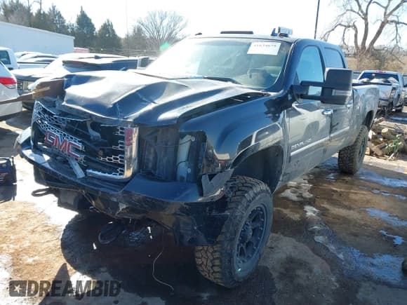 ✅ 2014 GMC Sierra 2500HD Denali • VIN: 1GT125E87EF174792 • Lot: 41634675. Listed on IAAI with 324,377 mi. Free auction sales archive from the USA and detailed vehicle history report at DreamBid. Image 2.
