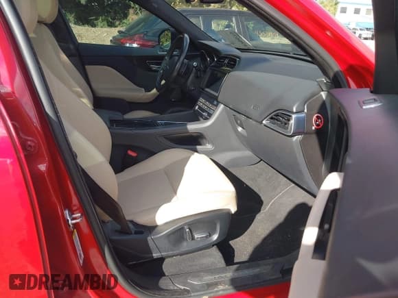 ✅ 2019 Jaguar F-Pace 25t Premium • VIN: SADCJ2GX7KA367844 • Lot: 43490679. Wystawiony na IAAI z przebiegiem 80 486 mil. Bezpłatny archiwum sprzedaży aukcyjnych z USA i szczegółowy raport historii pojazdu na DreamBid. Zdjęcie 5.