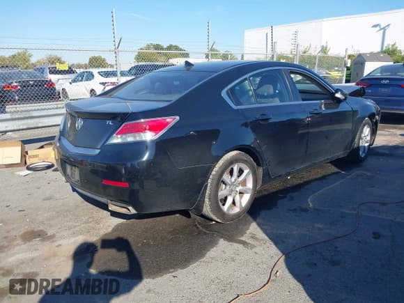 ✅ 2014 Acura TL Technology • VIN: 19UUA8F51EA006439 • Лот: 43477942. Опубликован ранее на IAAI с пробегом 196 717 миль. Бесплатный доступ к архиву аукционных продаж из США и подробный отчёт об истории автомобиля на DreamBid. Изображение 4.