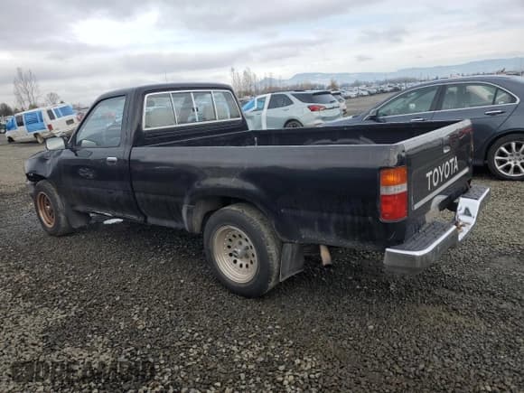 ✅ 1993 Toyota Pickup DLX • VIN: JT4RN82PXP5070300 • Lot: 93468635. Wystawiony na Copart z przebiegiem 203 096 mil. Bezpłatny archiwum sprzedaży aukcyjnych z USA i szczegółowy raport historii pojazdu na DreamBid. Zdjęcie 2.
