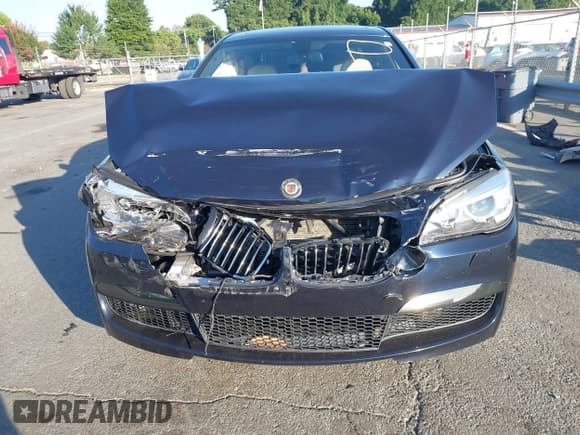 ✅ 2014 BMW 7 Series ALPINA B7 • VIN: WBAYE8C5XED134652 • Lot: 42713710. Wystawiony na IAAI z przebiegiem 81 956 mil. Bezpłatny archiwum sprzedaży aukcyjnych z USA i szczegółowy raport historii pojazdu na DreamBid. Zdjęcie 12.