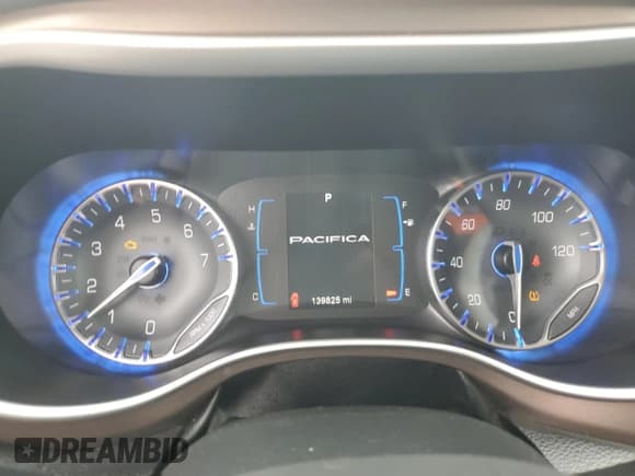 ✅ 2017 Chrysler Pacifica Touring • VIN: 2C4RC1DG3HR621195 • Lot: 84203865. Listed on Copart with 139,825 mi. Free auction sales archive from the USA and detailed vehicle history report at DreamBid. Image 9.