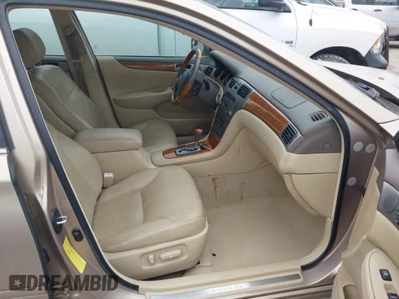 ✅ 2005 Lexus ES 350 • VIN: JTHBA30G555131194 • Lot: 42324746. Listed on IAAI with 300,471 mi. Free auction sales archive from the USA and detailed vehicle history report at DreamBid. Image 5.