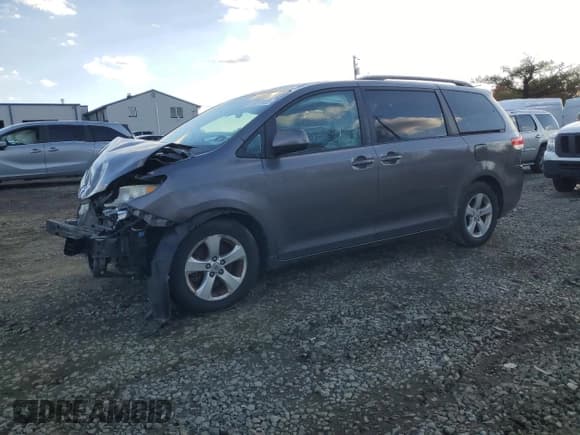 ✅ 2011 Toyota Sienna LE • VIN: 5TDKK3DC8BS012048 • Lot: 90010035. Wystawiony na Copart z przebiegiem Nie podano. Bezpłatny archiwum sprzedaży aukcyjnych z USA i szczegółowy raport historii pojazdu na DreamBid. Zdjęcie 1.