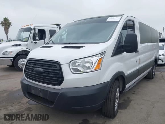 ✅ 2017 Ford Transit XL • VIN: 1FBZX2ZM5HKA56430 • Lot: 43011063. Wystawiony na IAAI z przebiegiem 146 319 mil. Bezpłatny archiwum sprzedaży aukcyjnych z USA i szczegółowy raport historii pojazdu na DreamBid. Zdjęcie 2.
