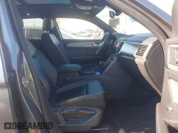 ✅ 2022 Volkswagen Atlas SE • VIN: 1V2JE2CA6NC208457 • Lot: 40999391. Wystawiony na IAAI z przebiegiem 40 409 mil. Bezpłatny archiwum sprzedaży aukcyjnych z USA i szczegółowy raport historii pojazdu na DreamBid. Zdjęcie 5.