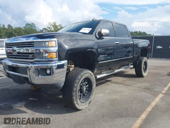 ✅ 2015 Chevrolet Silverado 2500HD LTZ • VIN: 1GC1KWE84FF609940 • Lot: 43407719. Listed on IAAI with 165,422 mi. Free auction sales archive from the USA and detailed vehicle history report at DreamBid. Image 2.