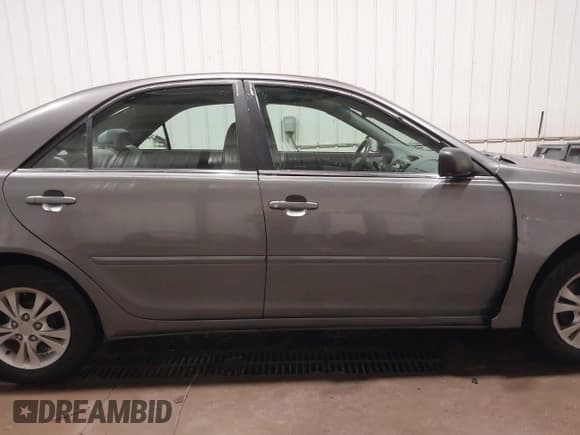 ✅ 2004 Toyota Camry LE • VIN: 4T1BE32K94U804513 • Lot: 41505918. Wystawiony na IAAI z przebiegiem 214 902 mil. Bezpłatny archiwum sprzedaży aukcyjnych z USA i szczegółowy raport historii pojazdu na DreamBid. Zdjęcie 13.