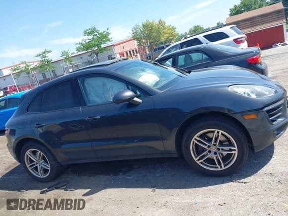 ✅ 2017 Porsche Macan • VIN: WP1AA2A58HLB01772 • Lot: 42574569. Listed on IAAI with 97,786 mi. Free auction sales archive from the USA and detailed vehicle history report at DreamBid. Image 14.