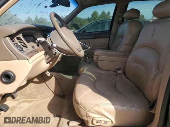 ✅ 1997 Lincoln Town Car Signature • VIN: 1LNLM82W2VY619947 • Lot: 91347265. Listed on Copart with 106,087 mi. Free auction sales archive from the USA and detailed vehicle history report at DreamBid. Image 7.