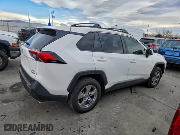 ✅ 2022 Toyota RAV4 Hybrid XLE • VIN: JTMRWRFV0ND157847 • Lot: 95995285. Wystawiony na Copart z przebiegiem 30 943 mil. Bezpłatny archiwum sprzedaży aukcyjnych z USA i szczegółowy raport historii pojazdu na DreamBid. Zdjęcie 3.