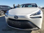 ✅ 2021 Toyota Mirai XLE • VIN: JTDAAAAA5MA003751 • Lot: 84627095. Wystawiony na Copart z przebiegiem 45 415 mil. Bezpłatny archiwum sprzedaży aukcyjnych z USA i szczegółowy raport historii pojazdu na DreamBid. Zdjęcie 5.