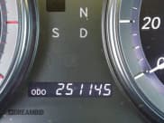 ✅ 2011 Lexus ES 330 • VIN: JTHBK1EG8B2456428 • Лот: 43751755. Опубликован ранее на IAAI с пробегом 251 145 миль. Бесплатный доступ к архиву аукционных продаж из США и подробный отчёт об истории автомобиля на DreamBid. Изображение 15.