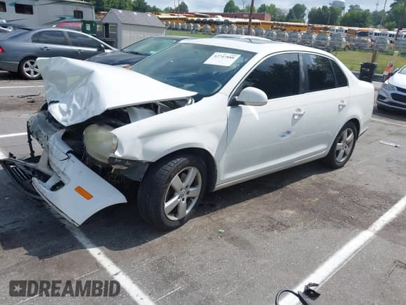 ✅ 2009 Volkswagen Jetta SE • VIN: 3VWRM71K79M063902 • Lot: 42747888. Listed on IAAI with 221,864 mi. Free auction sales archive from the USA and detailed vehicle history report at DreamBid. Image 2.