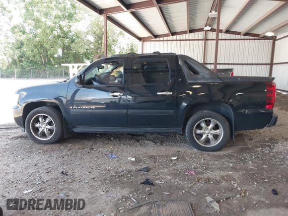 ✅ 2008 Chevrolet Avalanche 1LT • VIN: 3GNEC12008G173774 • Лот: 42879533. Опубликован ранее на IAAI с пробегом 226 345 миль. Бесплатный доступ к архиву аукционных продаж из США и подробный отчёт об истории автомобиля на DreamBid. Изображение 15.