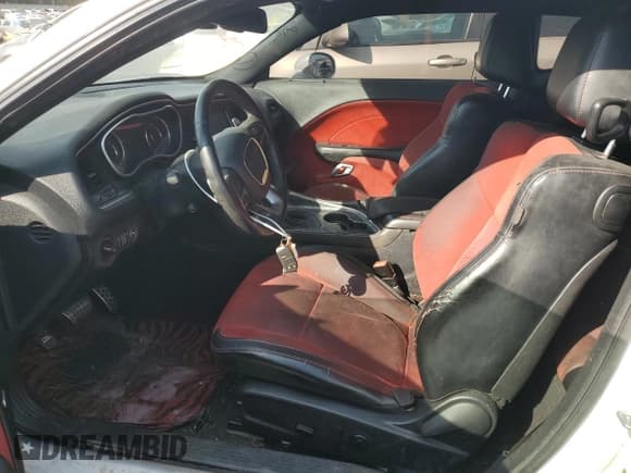 ✅ 2015 Dodge Challenger R/T Plus • VIN: 2C3CDZBT0FH811481 • Lot: 87079175. Wystawiony na Copart z przebiegiem 158 587 mil. Bezpłatny archiwum sprzedaży aukcyjnych z USA i szczegółowy raport historii pojazdu na DreamBid. Zdjęcie 7.