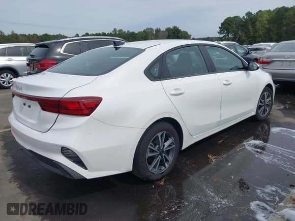 ✅ 2024 Kia Forte LXS • VIN: 3KPF24ADXRE793602 • Lot: 43424728. Wystawiony na IAAI z przebiegiem 55 369 mil. Bezpłatny archiwum sprzedaży aukcyjnych z USA i szczegółowy raport historii pojazdu na DreamBid. Zdjęcie 4.