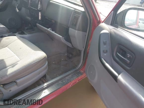 ✅ 1998 Jeep Cherokee Sport • VIN: 1J4FJ68S9WL219525 • Lot: 41889198. Listed on IAAI with Not provided. Free auction sales archive from the USA and detailed vehicle history report at DreamBid. Image 5.