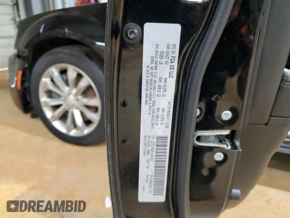 ✅ 2020 Chrysler 300 Limited • VIN: 2C3CCAKG8LH146140 • Lot: 41963305. Listed on Copart with 96,715 mi. Free auction sales archive from the USA and detailed vehicle history report at DreamBid. Image 12.