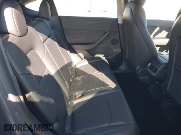 ✅ 2022 Tesla Model Y Performance • VIN: 7SAYGDEF3NF403775 • Lot: 41447872. Wystawiony na IAAI z przebiegiem 31 906 mil. Bezpłatny archiwum sprzedaży aukcyjnych z USA i szczegółowy raport historii pojazdu na DreamBid. Zdjęcie 8.