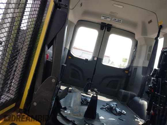 ✅ 2020 Ford Transit Passenger XL • VIN: 1FDAX2C80LKB50479 • Lot: 42681594. Wystawiony na IAAI z przebiegiem 45 179 mil. Bezpłatny archiwum sprzedaży aukcyjnych z USA i szczegółowy raport historii pojazdu na DreamBid. Zdjęcie 8.