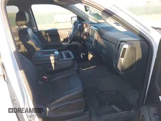 ✅ 2018 Chevrolet Silverado 1500 LT • VIN: 3GCUKREC4JG540242 • Lot: 43319652. Wystawiony na IAAI z przebiegiem 59 477 mil. Bezpłatny archiwum sprzedaży aukcyjnych z USA i szczegółowy raport historii pojazdu na DreamBid. Zdjęcie 5.