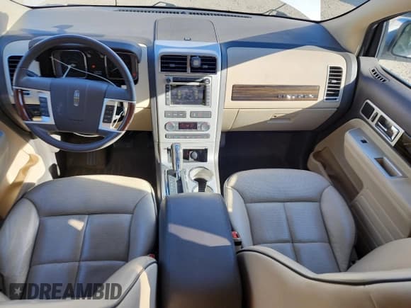 ✅ 2010 Lincoln MKX • VIN: 2LMDJ6JC9ABJ33088 • Lot: 91727365. Wystawiony na Copart z przebiegiem 146 291 mil. Bezpłatny archiwum sprzedaży aukcyjnych z USA i szczegółowy raport historii pojazdu na DreamBid. Zdjęcie 8.